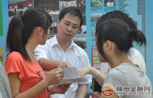 農(nóng)行城南支行走進(jìn)校園開展電子銀行產(chǎn)品營銷活動(dòng)