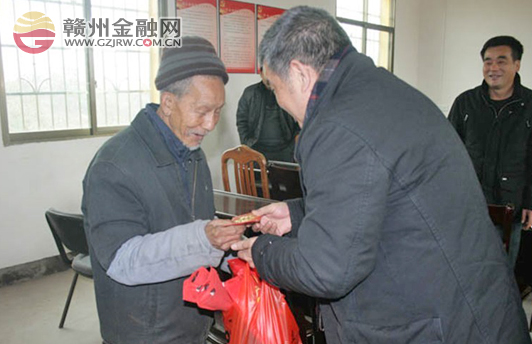 市銀監(jiān)分局走訪慰問困難群眾 情系民生冷暖