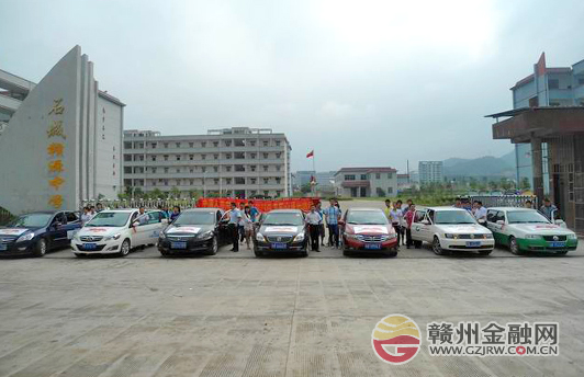 石城國壽財(cái)險(xiǎn)“愛心車隊(duì)”全力護(hù)送高考生