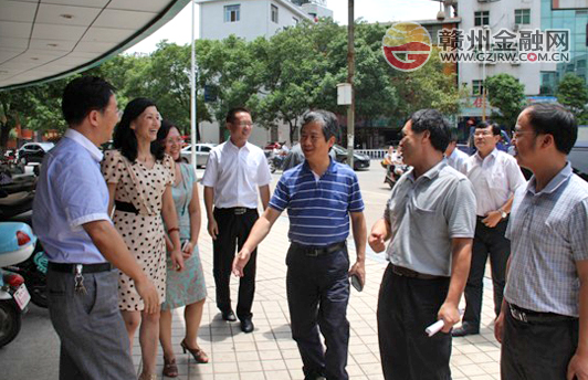 省人行副行長張智富蒞臨南康贛商村鎮(zhèn)銀行調(diào)研