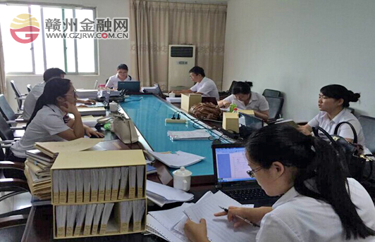 南康贛商村鎮(zhèn)銀行開展合規(guī)經(jīng)營年專項(xiàng)審計(jì)