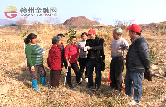 興國“金惠工程”志愿者深入農(nóng)戶開展金融教育