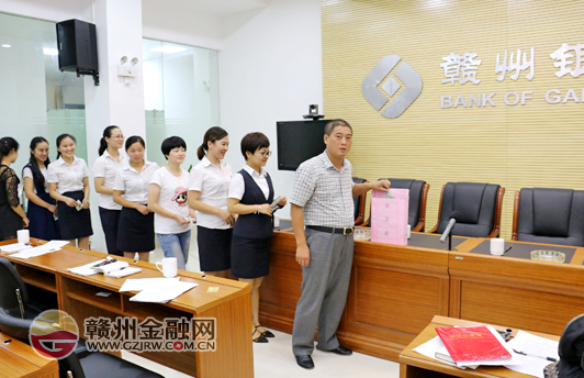 贛州銀行參加我市首個“中華慈善日”宣傳活動