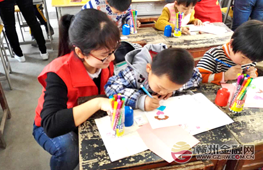 贛州農(nóng)發(fā)行青年員工深入精準(zhǔn)扶貧點(diǎn)傳遞愛心