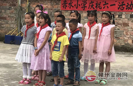 農(nóng)行贛州分行為貧困鄉(xiāng)村留守兒童送關愛