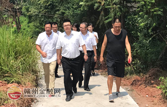 贛州銀座行長潘再友一行深入扶貧駐點村走訪調(diào)研