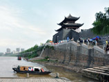黃煜明作品 城墻與浮橋