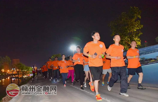 會昌國壽攜手會昌團縣委舉辦熒光夜跑活動