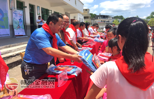 贛州富德生命人壽為會昌橋塘小學(xué)捐資助學(xué)
