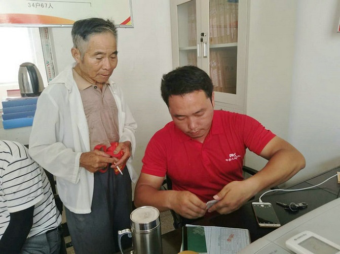 人保財(cái)險(xiǎn)永修支公司快速理賠助力農(nóng)戶恢復(fù)生產(chǎn)2.JPG