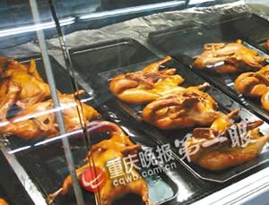沃爾瑪過(guò)期板鴨油炸當(dāng)熟食賣 工商執(zhí)法當(dāng)場(chǎng)查獲