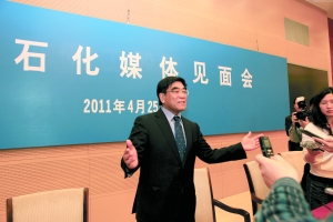 中石化天價(jià)酒事件當(dāng)事人降職 倒賣450瓶茅臺(tái)