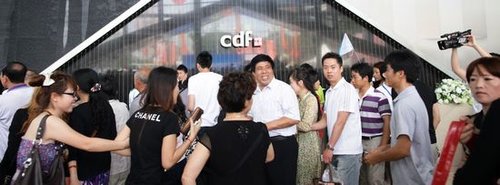 三亞免稅店6天接待10萬人 多數(shù)來自二三線城市