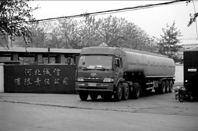 河北元氏縣明星企業(yè)大量排污 政府協(xié)助拿錢擺平