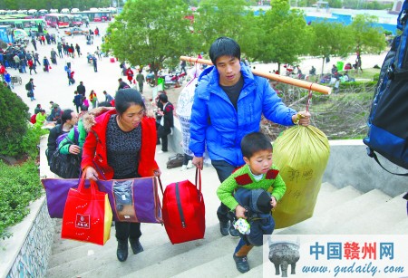 我市迎來農(nóng)民工返程高峰