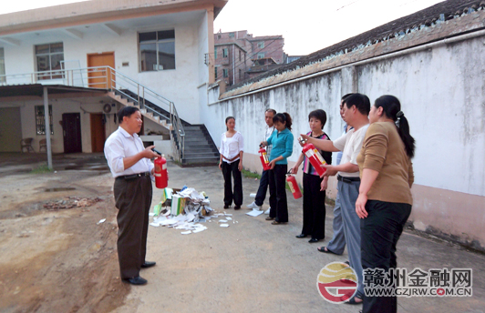 農(nóng)發(fā)行于都支行組織開展防火演練 提高防火應(yīng)急能力