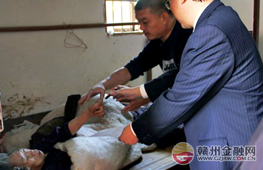 農(nóng)行南康支行服務(wù)上門解客戶之憂