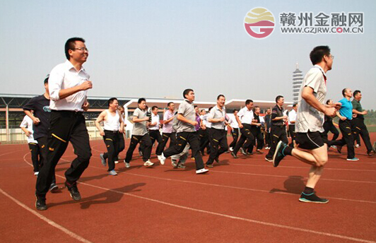 我市農(nóng)行舉辦長跑比賽迎省運(yùn)會