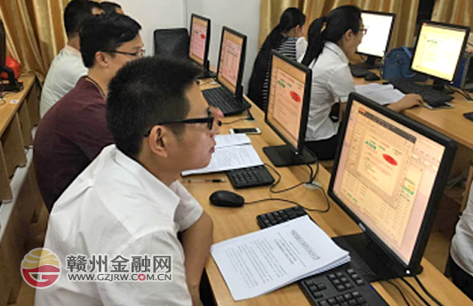 章貢農(nóng)行組織開(kāi)展一人一機(jī)營(yíng)銷(xiāo)管理系統(tǒng)培訓(xùn)