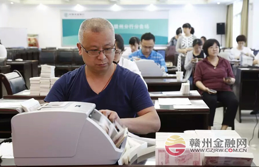 近三百人齊聚贛州農(nóng)行機關(guān)大樓，他們想干什么？