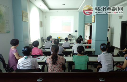 國(guó)壽財(cái)險(xiǎn)贛州中支組織員工觀看反腐倡廉教育片