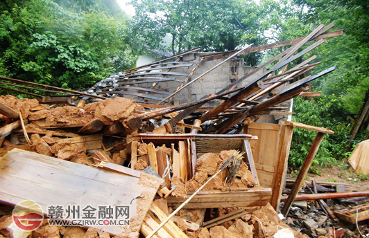 崇義暴雨成災(zāi) 人保公司全力開展農(nóng)房查勘工作