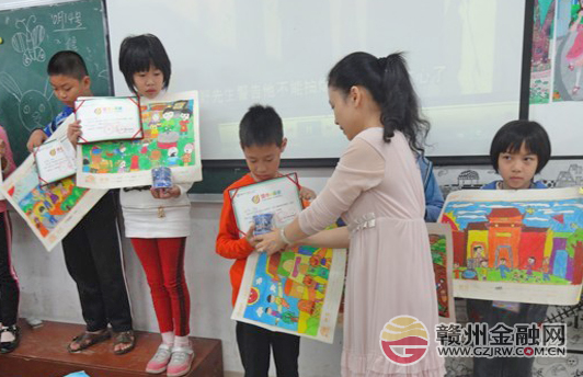 市國壽積極開展少兒繪畫比賽頒獎進(jìn)校區(qū)活動