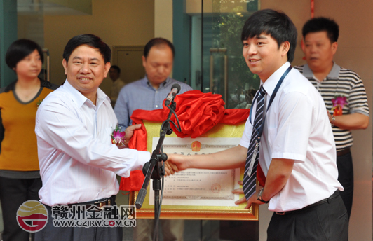 江西贛州銀座村鎮(zhèn)銀行落子“蜜桔之鄉(xiāng)”尋烏