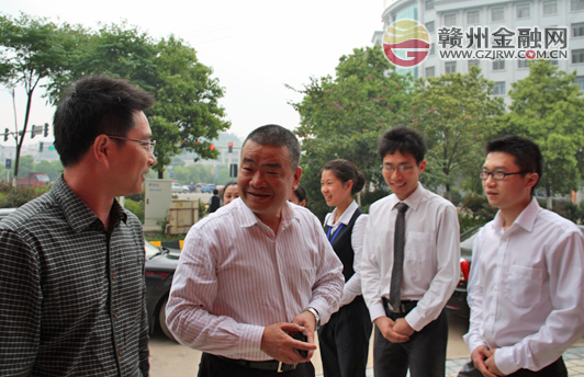 市銀監(jiān)局副局長陳衛(wèi)民蒞臨贛商村鎮(zhèn)銀行檢查工作