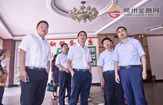 省銀監(jiān)局局長馬忠富蒞臨南康調(diào)研指導(dǎo)工作
