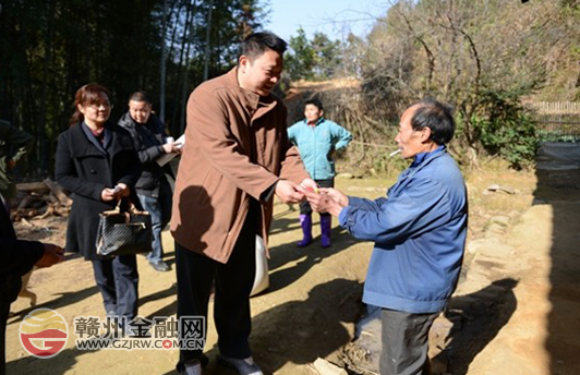 贛商村鎮(zhèn)銀行積極開展“三送”活動 溫暖迎新春
