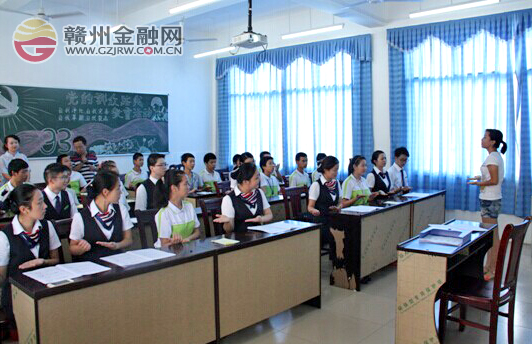 南康贛商村鎮(zhèn)銀行攜手特殊學(xué)校開展聯(lián)誼活動(dòng)