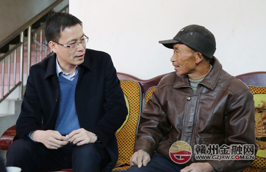 贛州銀行董事長(zhǎng)謝京華在興國(guó)縣走訪慰問