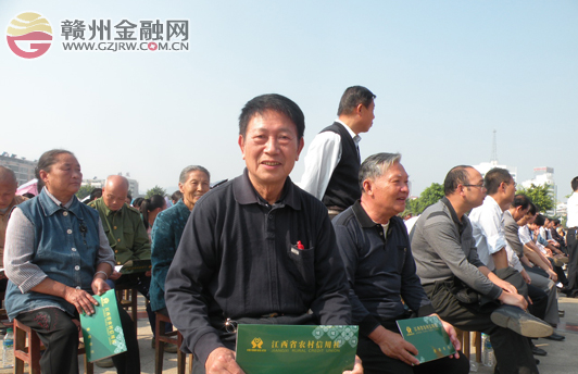 全省城鄉(xiāng)居民社會(huì)養(yǎng)老保險(xiǎn)宣傳周活動(dòng)在信豐舉行