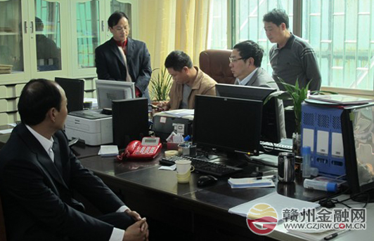 省郵儲銀行總審計師劉國華蒞臨于都支行檢查指導(dǎo)