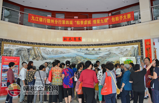 千人包粽子歡度端午 棕葉飄香滿虔城