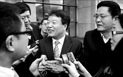 國(guó)土部長(zhǎng)接受采訪。本報(bào)記者 王海欣 攝 