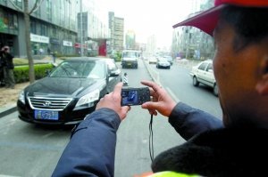 北京停車收費(fèi)上調(diào) 眾多車主跑步辦事(圖)