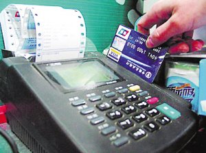 “借”錢投資風險高 信用卡炒金可無本萬利？