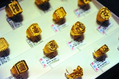 組圖:黃金熱銷迎