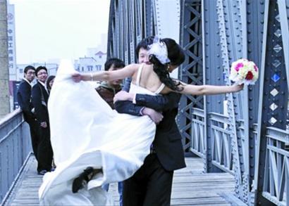 婚宴漲司儀缺蜜月貴 新人追捧實惠“瘦婚”