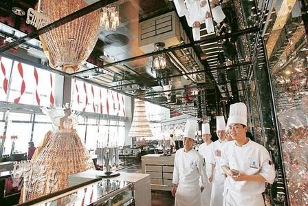 香港最高酒店開幕 以全海景客房及餐廳為賣點
