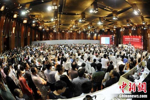 齊白石畫(huà)作拍出4.255億元天價(jià) 再創(chuàng)歷史紀(jì)錄(組圖)