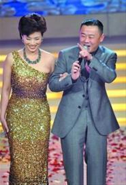 周立波夫婦理財(cái)有道 胡潔受聘樂(lè)團(tuán)副理事長(zhǎng)
