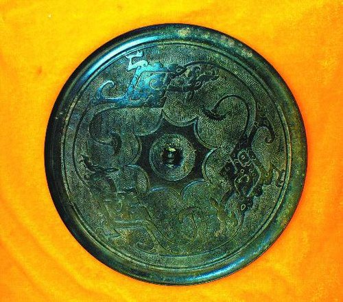 朱友明：收藏銅鏡 把玩歷史