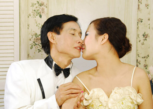 鄧建國奇特的婚宴場面