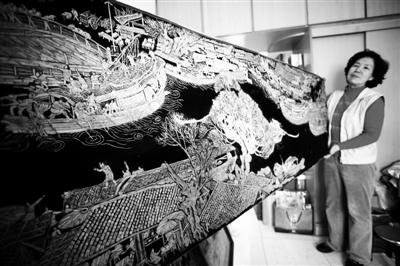 北京居民用瓜子皮粘貼12米《清明上河圖》