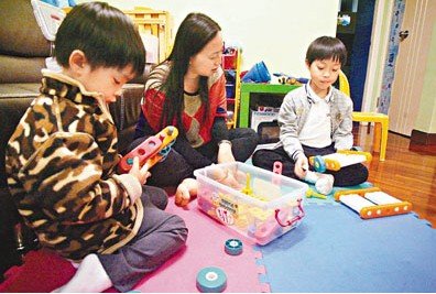 香港中產(chǎn)“活得苦” 調(diào)查稱表面風(fēng)光里面陰干(圖)