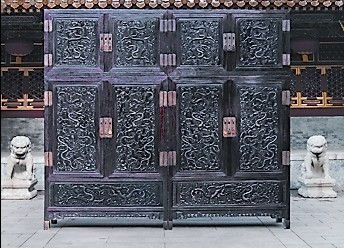 乾隆紫檀柜逾9千萬(wàn)成交 創(chuàng)中國(guó)古董家具紀(jì)錄