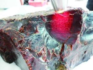 琥珀價格一年翻一倍均價超黃金一克賣上千元